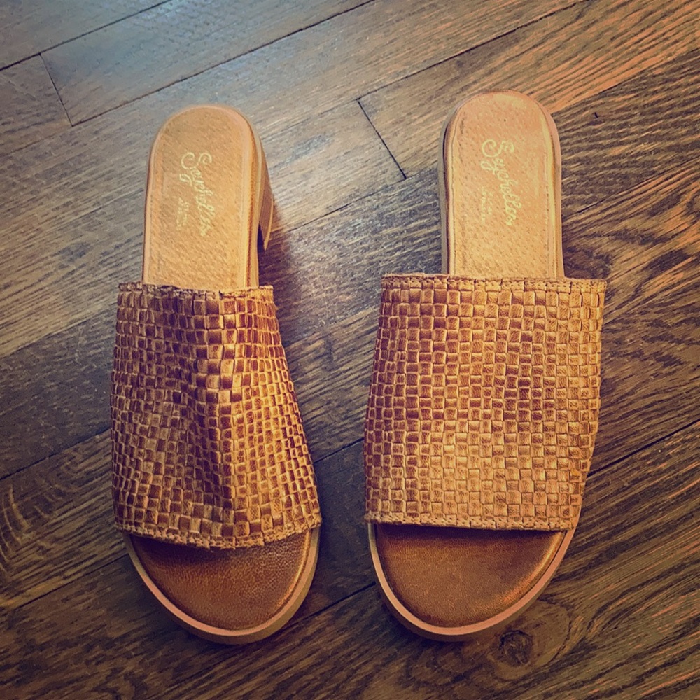 Seychelles Tan leather slip on Sandles